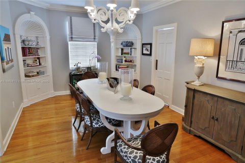 Townhouse in Coral Gables, Florida 2 bedrooms, 222.97 sq.m. № 1978061 - photo 7