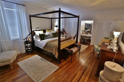 Townhouse in Coral Gables, Florida 2 bedrooms, 222.97 sq.m. № 1978061 - photo 14