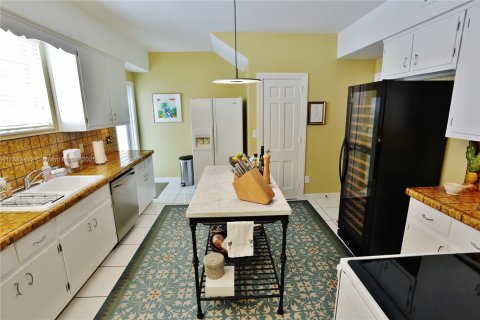 Townhouse in Coral Gables, Florida 2 bedrooms, 222.97 sq.m. № 1978061 - photo 9