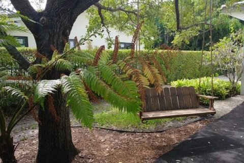 Townhouse in Coral Gables, Florida 2 bedrooms, 222.97 sq.m. № 1978061 - photo 27