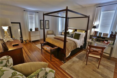 Townhouse in Coral Gables, Florida 2 bedrooms, 222.97 sq.m. № 1978061 - photo 13