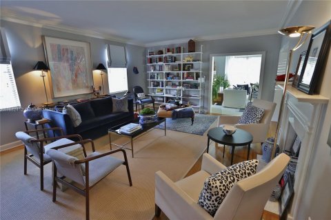 Townhouse in Coral Gables, Florida 2 bedrooms, 222.97 sq.m. № 1978061 - photo 3