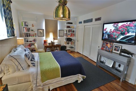 Townhouse in Coral Gables, Florida 2 bedrooms, 222.97 sq.m. № 1978061 - photo 19