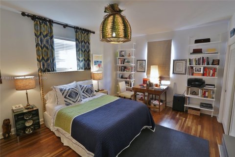 Townhouse in Coral Gables, Florida 2 bedrooms, 222.97 sq.m. № 1978061 - photo 16