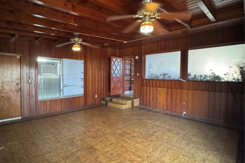 House in Miami, Florida 3 bedrooms, 251.67 sq.m. № 2001184 - photo 23