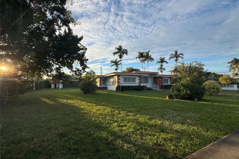 Casa en venta en Miami, Florida, 3 dormitorios, 251.67 m2 № 2001184 - foto 4