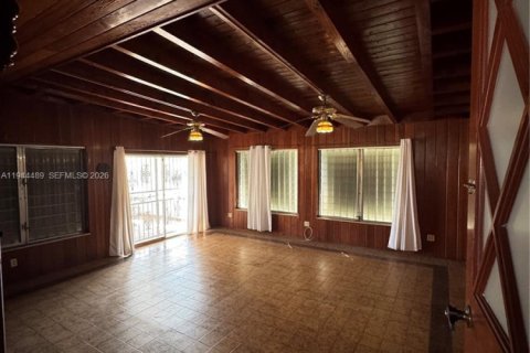 House in Miami, Florida 3 bedrooms, 251.67 sq.m. № 2001184 - photo 22