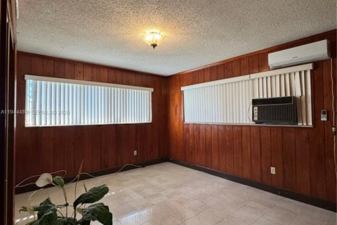 House in Miami, Florida 3 bedrooms, 251.67 sq.m. № 2001184 - photo 27