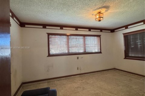 House in Miami, Florida 3 bedrooms, 251.67 sq.m. № 2001184 - photo 30