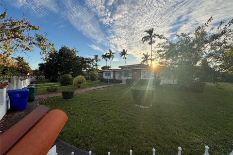 Casa en venta en Miami, Florida, 3 dormitorios, 251.67 m2 № 2001184 - foto 3