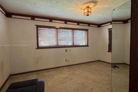 House in Miami, Florida 3 bedrooms, 251.67 sq.m. № 2001184 - photo 29