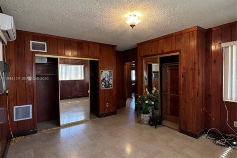 House in Miami, Florida 3 bedrooms, 251.67 sq.m. № 2001184 - photo 28