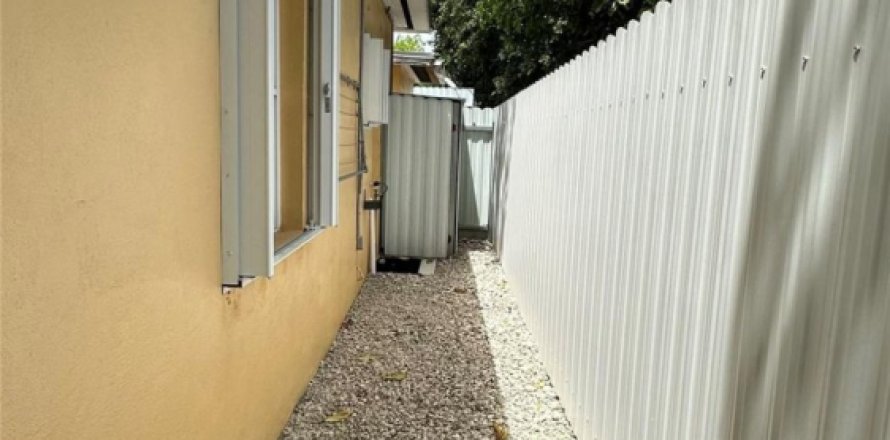 Casa en Miami, Florida 1 dormitorio, 184.32 m2 № 1186956