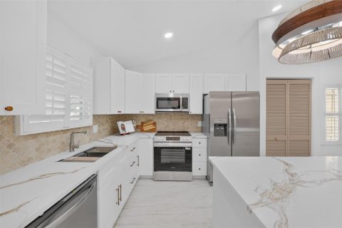 Villa ou maison à vendre à New Smyrna Beach, Floride: 3 chambres, 135.27 m2 № 2361112 - photo 12