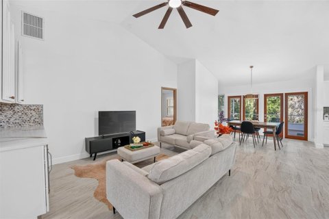 Villa ou maison à vendre à New Smyrna Beach, Floride: 3 chambres, 135.27 m2 № 2361112 - photo 5