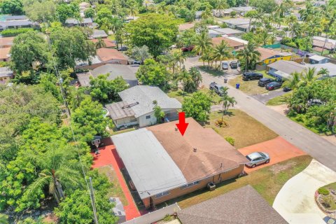House in Hollywood, Florida 3 bedrooms, 145.86 sq.m. № 1809376 - photo 3