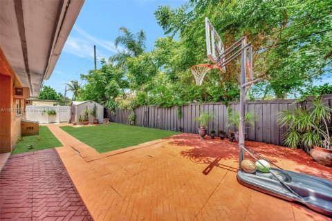 House in Hollywood, Florida 3 bedrooms, 145.86 sq.m. № 1809376 - photo 30