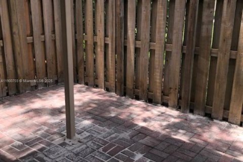 Townhouse in Homestead, Florida 2 bedrooms, 127.28 sq.m. № 1955057 - photo 8