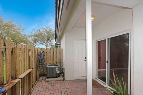 Townhouse in Homestead, Florida 2 bedrooms, 127.28 sq.m. № 1955057 - photo 17