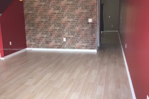 Townhouse in Homestead, Florida 2 bedrooms, 127.28 sq.m. № 1955057 - photo 2