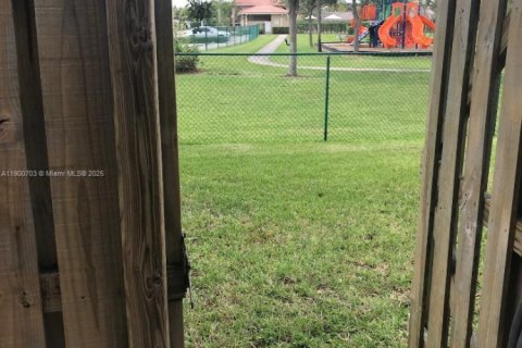 Townhouse in Homestead, Florida 2 bedrooms, 127.28 sq.m. № 1955057 - photo 9