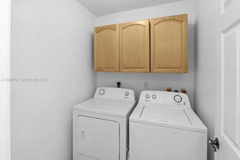 Townhouse in Homestead, Florida 2 bedrooms, 127.28 sq.m. № 1955057 - photo 15