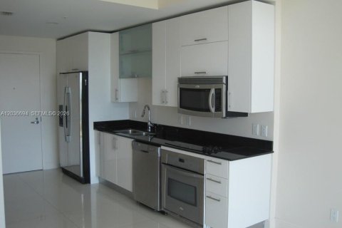 Copropriété à louer à Miami, Floride: 1 chambre, 63.64 m2 № 2153733 - photo 2