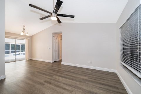 House in Winter Springs, Florida 3 bedrooms, 106.84 sq.m. № 1824332 - photo 9