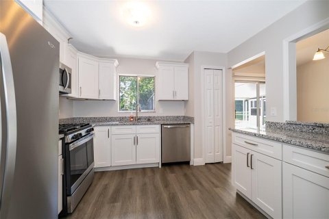 House in Winter Springs, Florida 3 bedrooms, 106.84 sq.m. № 1824332 - photo 15