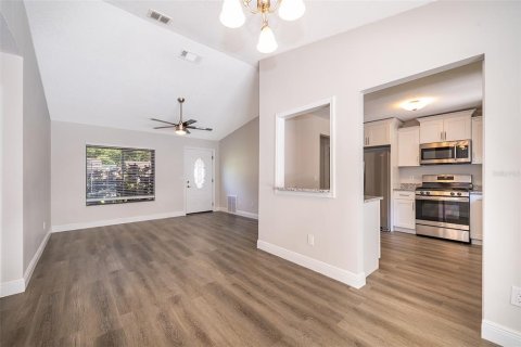 House in Winter Springs, Florida 3 bedrooms, 106.84 sq.m. № 1824332 - photo 13