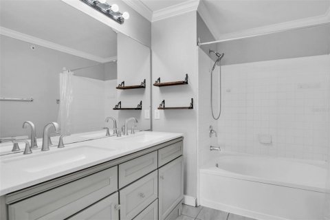Condo in Tampa, Florida, 3 bedrooms  № 2112906 - photo 11