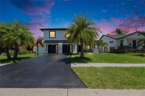 Casa en venta en Saint Petersburg, Florida, 4 dormitorios, 289.67 m2 № 1791704 - foto 3