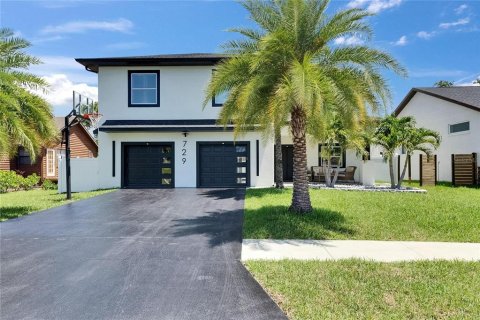 Casa en venta en Saint Petersburg, Florida, 4 dormitorios, 289.67 m2 № 1791704 - foto 1