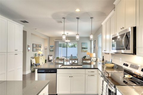 Villa ou maison à vendre à Sarasota, Floride: 2 chambres, 153.01 m2 № 2416991 - photo 11