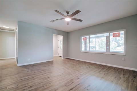 House in Wildwood, Florida 2 bedrooms, 98.85 sq.m. № 2166163 - photo 14