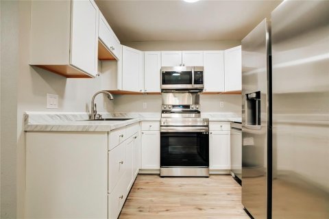 House in Wildwood, Florida 2 bedrooms, 98.85 sq.m. № 2166163 - photo 16