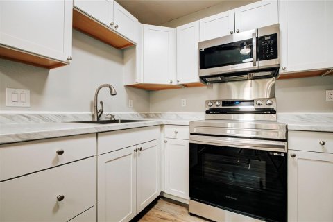 House in Wildwood, Florida 2 bedrooms, 98.85 sq.m. № 2166163 - photo 17