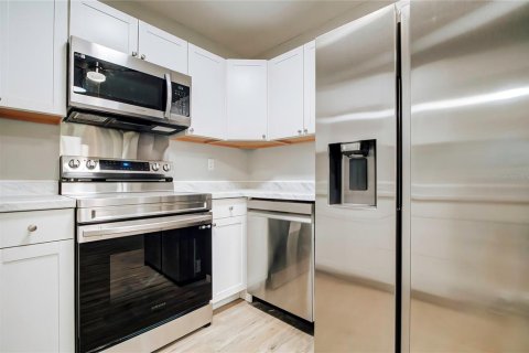 House in Wildwood, Florida 2 bedrooms, 98.85 sq.m. № 2166163 - photo 18