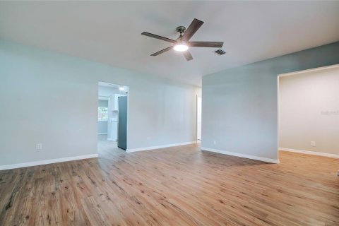 House in Wildwood, Florida 2 bedrooms, 98.85 sq.m. № 2166163 - photo 13