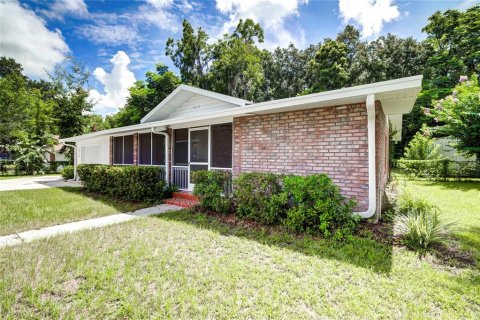 House in Wildwood, Florida 2 bedrooms, 98.85 sq.m. № 2166163