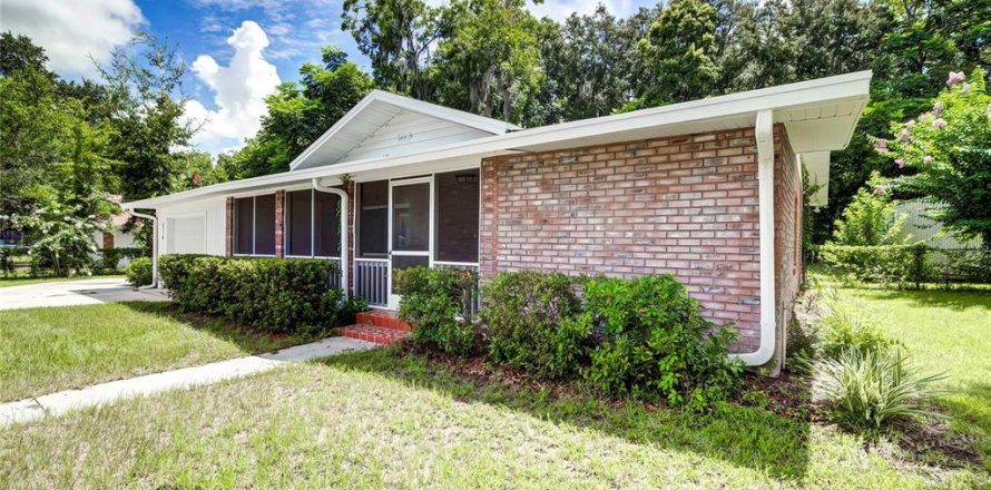 House in Wildwood, Florida 2 bedrooms, 98.85 sq.m. № 2166163
