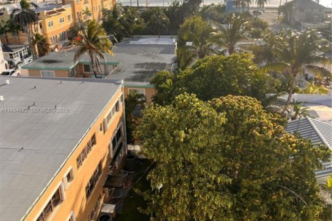 Condo in Hollywood, Florida, 1 bedroom  № 1993165 - photo 10