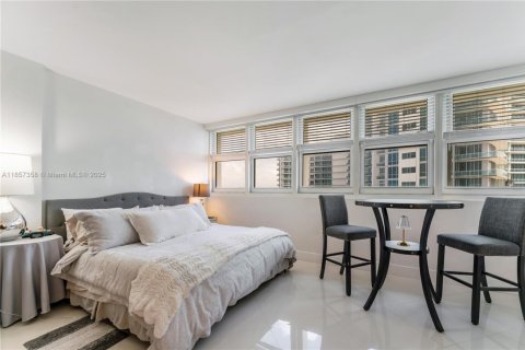 Apartment in Bal Harbour, Florida 53.7 sq.m. № 1881948 - photo 7