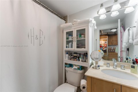 Appartement à louer à Bal Harbour, Floride: 53.7 m2 № 1881948 - photo 11