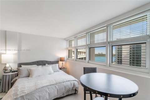 Apartment in Bal Harbour, Florida 53.7 sq.m. № 1881948 - photo 10