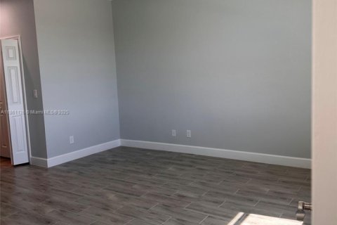 House in Cape Coral, Florida 4 bedrooms № 1957966 - photo 15