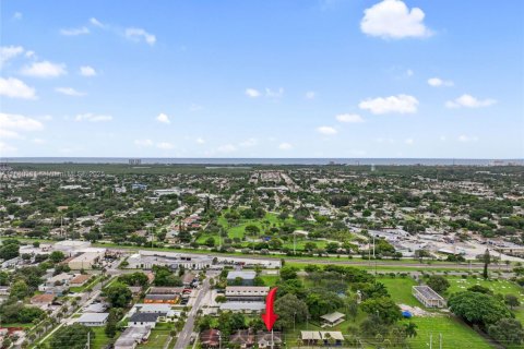 House in Dania Beach, Florida 3 bedrooms, 105.91 sq.m. № 1925013 - photo 26