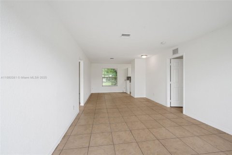 House in Dania Beach, Florida 3 bedrooms, 105.91 sq.m. № 1925013 - photo 4