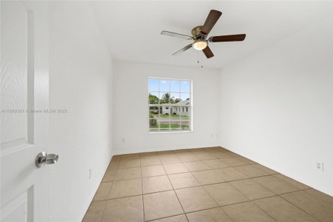 House in Dania Beach, Florida 3 bedrooms, 105.91 sq.m. № 1925013 - photo 17