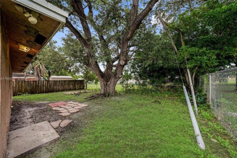 House in Dania Beach, Florida 3 bedrooms, 105.91 sq.m. № 1925013 - photo 20